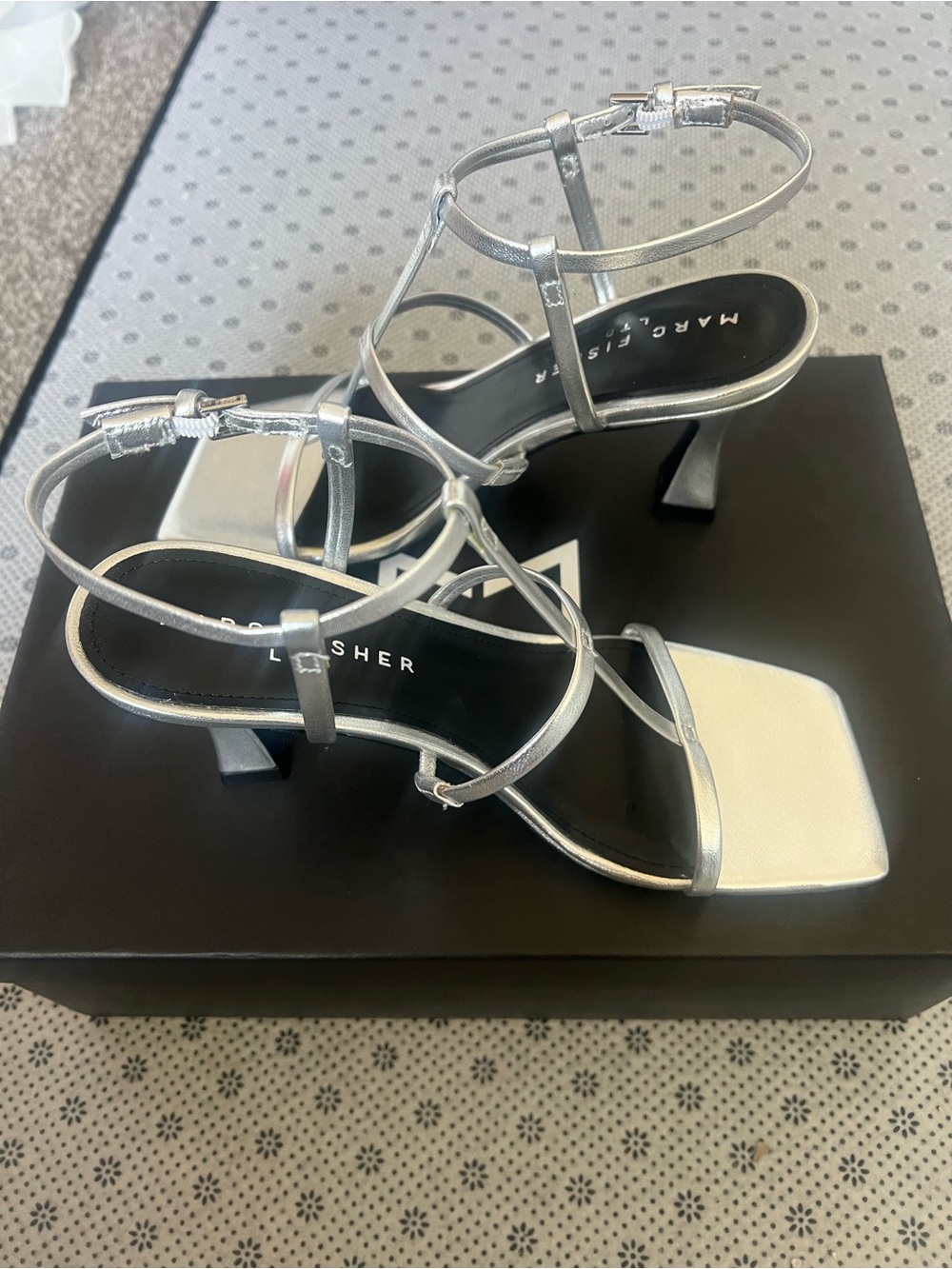 Marc Fisher Sz 6 NWB Silver Square Toed Heels - Picture 3 of 6